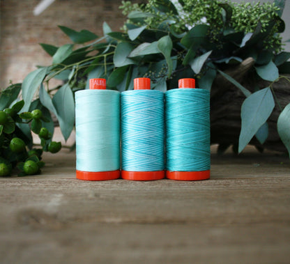 Aurifil Color Builders "Flora"- Août 2022 - Jade Vine - Licence To Quilt